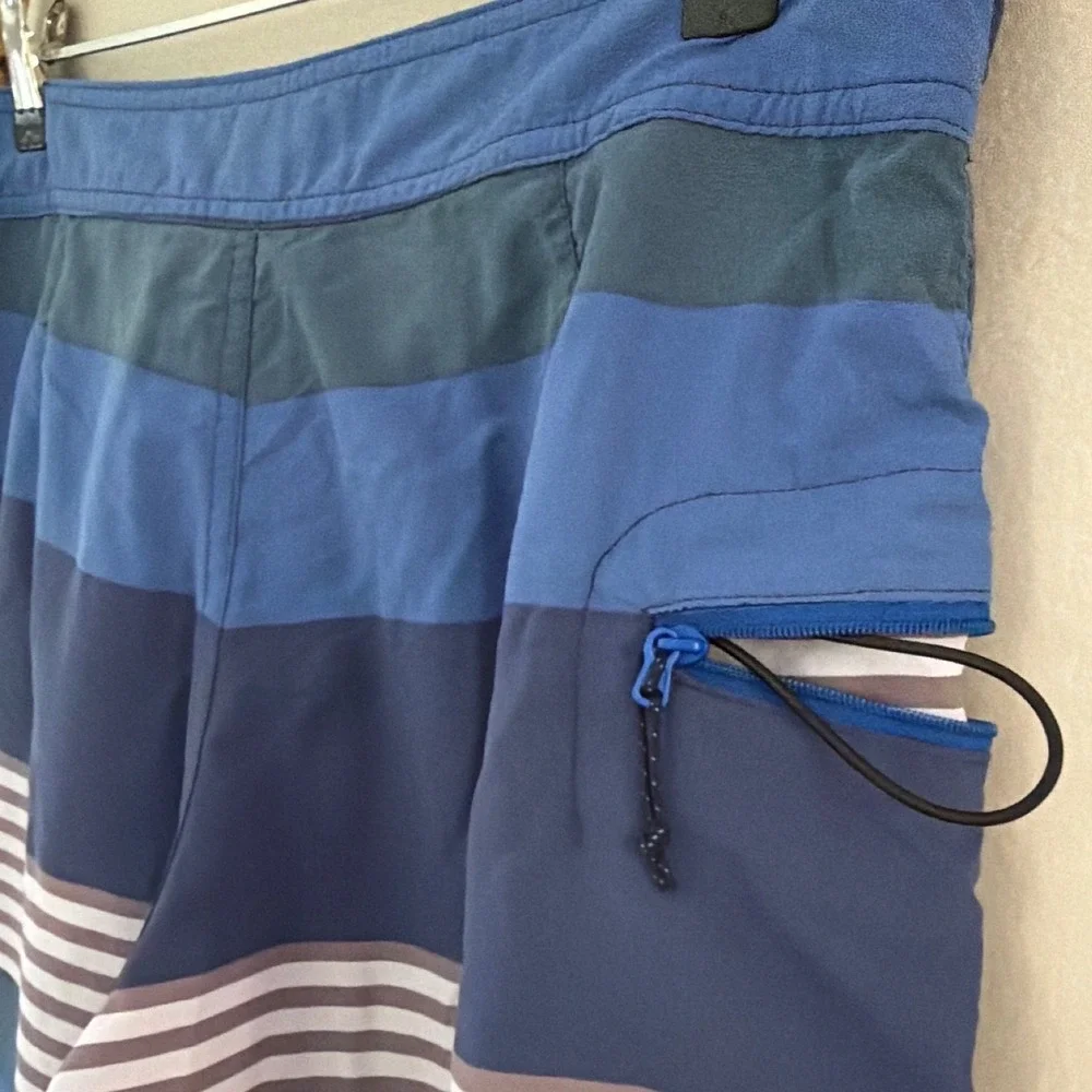 Patagonia Men 32 Board Shorts Blue Striped Nylon Swim Trunks Zip Pocket 9 Inseam